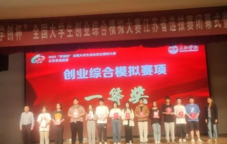 圖（tú）片包含 室內, 桌子, 人, 瓶子描述已自動（dòng）生（shēng）成